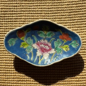 Antique Chinese Export Famille Rose Citron Blue Diamond Shaped Plate (7.25&#39;&#39;) | Rose Canton Porcelain | Chinese Blue Footed Plate