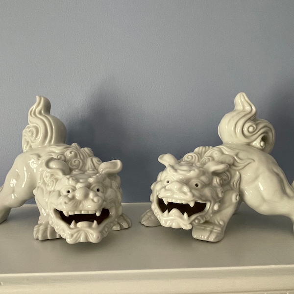 Chinoiserie Pair of White Foo Dogs - White Porcelain Shishi Lion