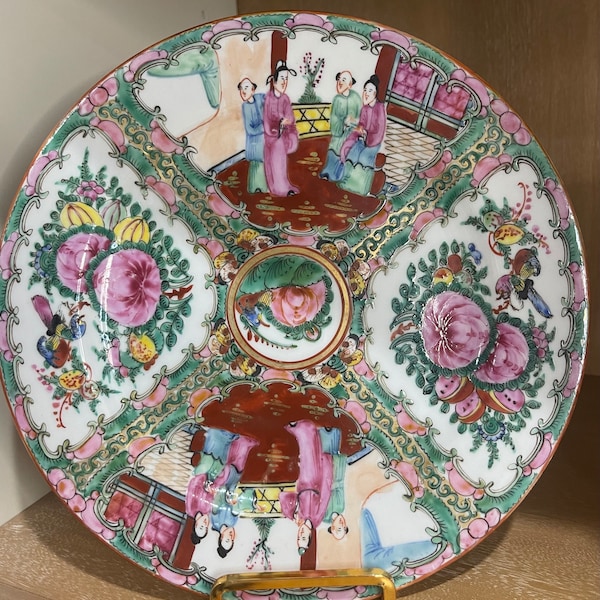 Vintage Famille Rose Medallion 10’’ Dinner Plate