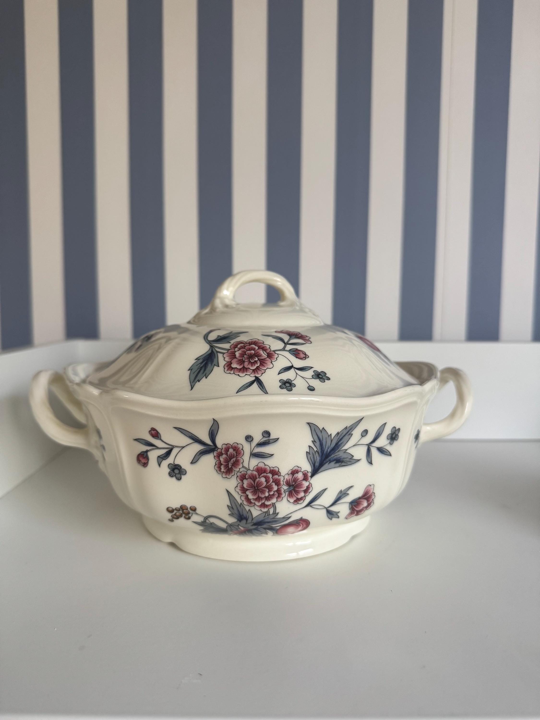 Vintage Wedgwood Williamsburg Covered Vegetable Bowl – English 