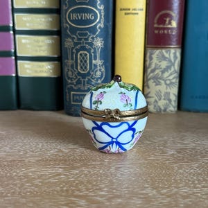 Blumenapfelbogen Limoges Box - Limoges France - Limoges Trinket Box