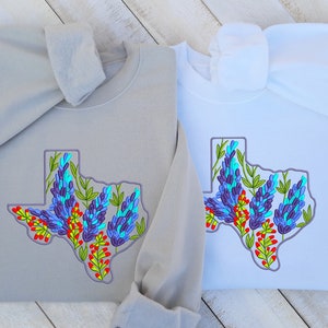 Besticktes Texas Sweatshirt mit Bluebonnets, Besticktes Bluebonnet Sweatshirt Unisex, Sweatshirt mit Rundhalsausschnitt Bestickte Karte des Bundesstaates Texas!
