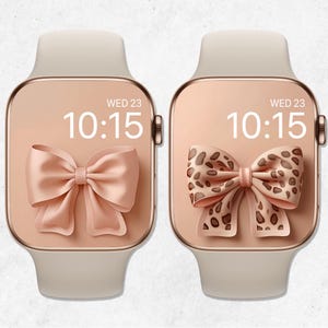 Puede incluir: Dos relojes Apple de oro rosa con esferas diferentes. La esfera de la izquierda presenta un lazo rosa y la esfera de la derecha presenta un lazo de estampado de leopardo marrón y beige. Ambas esferas muestran la hora 10:15 y el día WED 23.