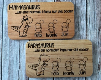 Personalisiertes Holz Brett für Mama und Papa I Mit Dinomotiv I Frühstücksbrett Muttertag Vatertag I Geschenk Mama Papa Eltern