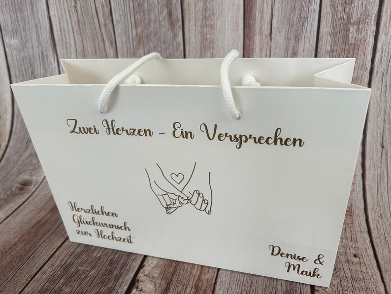 Personalisierte Geschenktüte mit Namen zur Hochzeit I Geschenktasche für Brautpaar I Hochzeitsgeschenk schön verpackt I Geschenkverpackung Bild 1