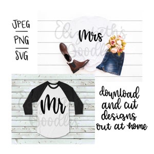 Op de afbeelding: Een wit t-shirt met het woord "Mrs" in zwart script, en een zwart-wit baseballshirt met het woord "Mr". De afbeelding bevat ook de tekst "download and cut designs out at home".