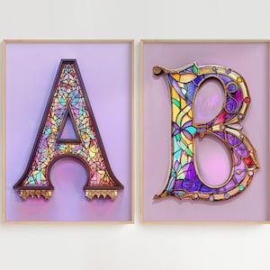 Póster inicial personalizado: elige la letra del alfabeto. Tipografía en vitrales. Decoración de pared elegante y luminosa.