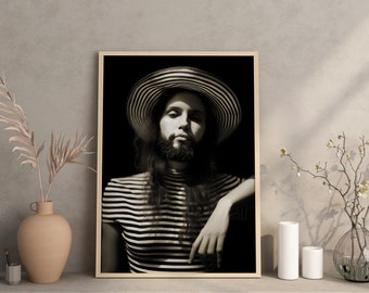 Vrouw met lange baard en gestreepte hoed - Zwart-wit muurposter, vintage feministische androgyne stijl - Retro Freaks Decor