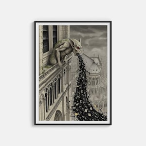 Peut inclure: Une impression encadrée représente une gargouille sur un bâtiment, crachant un flot de lettres noires. L'œuvre est en niveaux de gris avec des accents rouges sur les yeux de la gargouille. L'arrière-plan montre une cathédrale et un ciel nuageux.
