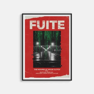Peut inclure: Une affiche encadrée avec un fond rouge et le mot "FUITE" en blanc. L'œuvre présente un effet de glitch avec des lignes vertes et une scène de route. Le texte en bas indique "THE NOUNELLE VAGUE GLITCH" et d'autres détails.