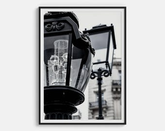 Poster met mechanische kristallen lamp - Steampunk glaskunstprint - Gedetailleerde illustratie van industriële verlichting - Vintage sciencefiction wanddecoratie