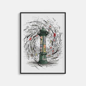 Op de afbeelding: Een ingelijste kunstdruk met een groene Parijse reclamezuil, omringd door wervelende advertenties in een dynamisch, abstract ontwerp. Het kunstwerk is een zwart-wit illustratie met kleuraccenten, die beweging en stedelijke energie oproept.