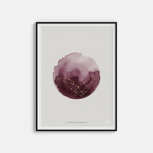 Peut inclure: Impression d'art encadrée avec un cercle bordeaux à l'aquarelle et un motif de constellation doré. L'impression porte le texte "CONSTELLATION LIE-DE-VIN" en bas, sur un fond gris clair.