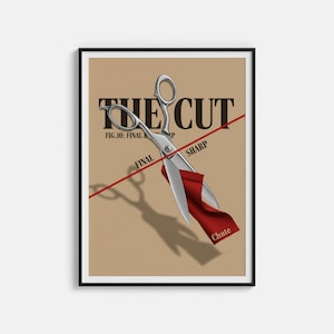 Peut inclure: Impression artistique encadrée avec une paire de ciseaux argentés coupant un ruban rouge. Le texte "THE CUT" est en haut, avec "FINAL" et "SHARP" de chaque côté des ciseaux. Le mot "Chute" est en bas.