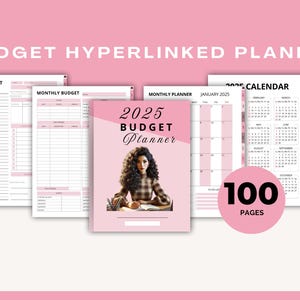 Pode incluir: Um planejador de orçamento rosa e branco 2025 com 100 páginas. O planejador inclui um calendário mensal, páginas de orçamento diário e páginas de orçamento mensal. A capa apresenta uma mulher com cabelo castanho comprido vestindo uma camisa xadrez.
