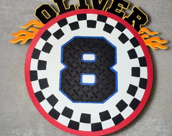 パーソナライズされたレースカーケーキトッパー | 名前と年齢をカスタマイズ