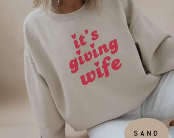 Wifey Sweatshirt - Retro Its Giving Wife Crewneck Christmas Gift
