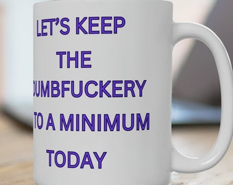 Taza con cita divertida: Mantengamos el maldito tonto al mínimo hoy - Taza de cerámica sin plomo ni BPA de 15 oz