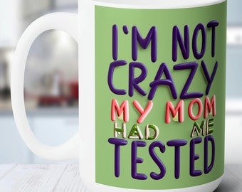 I'm Not Crazy" - 15 oz, sin plomo ni BPA con mango en forma de C / Apto para microondas y lavavajillas / Diseño de cerámica brillante