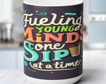 Taza de café de cerámica blanca - Fueling Young Minds, 15 oz, esquinas redondeadas con mango en forma de C - Diseño de cerámica brillante