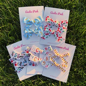 Lazo para el pelo de 7,6 cm: pinza de cocodrilo - Arcoíris, cerezas y estampados escolares