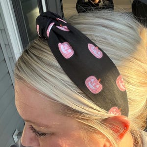 Black Topknot Headband with Pink Pumpkins for Halloween, Halloween 2024, Pink Halloween, Preppy Halloween, Headbands for Women and Girls 5+