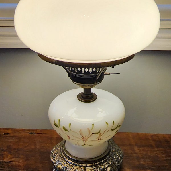 Vintage 'Gone With the Wind' style lamp Hand Painted 20" tall