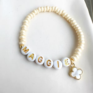 Pulsera con dije de flor de oro, pulsera con nombre personalizado, dije de trébol, regalo de boda para dama de honor, pulsera con letras, joyas para niños, pulsera para amigas