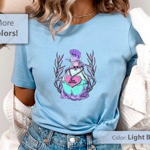 パステルゴスシャツ、ハロウィンシャツ、かわいい不気味なシャツ、原宿服、かわいいゴスTシャツ、不気味なラブポーションシャツ、ゴスへの贈り物、妖精系