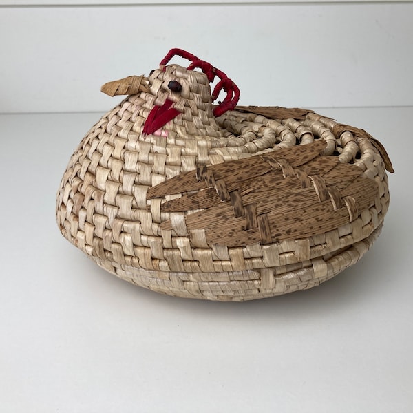 Vintage Wicker Hen Shaped Lidded Basket
