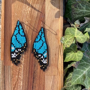 Pendientes de flecos con cuentas de alas de mariposa azules, pendientes de cuentas de semillas, pendientes colgantes bohemios, pendientes de araña, pendientes de cuentas nativas