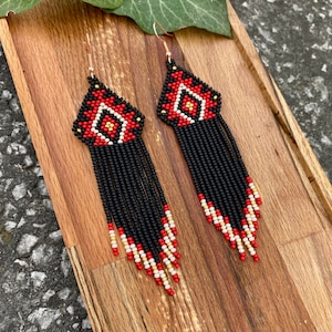 Long red black beaded earrings,Black beaded fringe earrings, geometric long earrings, Seed bead earrings, indigenous earring, unique earring