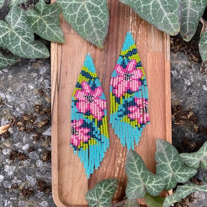 Pink flowers beaded earrings, Spring earrings, Floral Long earrings, Tropical Seed bead earrings, Summer earrings,  Boho fringe earrings