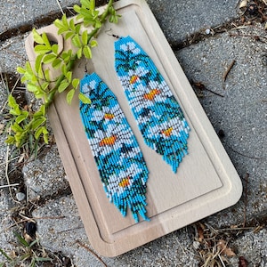 Daisy beaded earrings, extra long fringe earrings, blue white floral earrings, Seed bead earring, Boho earrings, statement earrings colorful