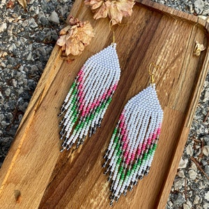 Pink green beaded earring, light pink fringe earrings, seed bead earrings,dangle boho earrings, chandelier earrings ,native bead earrings