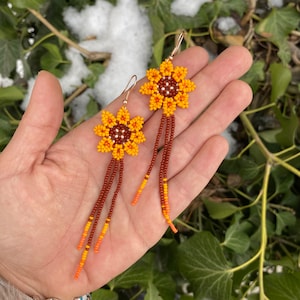 Sunflower handwoven beaded earrings, orange floral earrings, long modern earrings, flower earrings, fringe earrings, huichol earrings