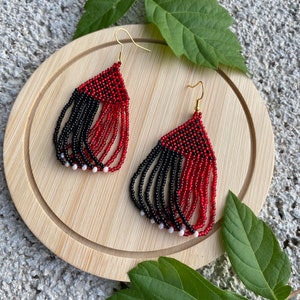 Fire red beaded earrings,short fringe earrings, red black earrings, boho beaded earrings, christmas earrings, seed bead earrings