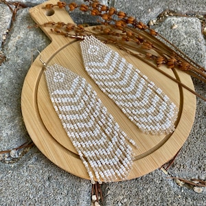 Pearl white fringe earrings, shiny white beaded earrings, long fringe earrings, seed bead earring, dangle boho earring, chic dainty earrings