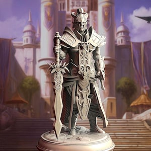 Puede incluir: Estatua detallada de un caballero con armadura ornamentada, sosteniendo una gran espada. La figura está sobre una base circular, con un fondo detallado de un castillo y cielo. La estatua es de color gris claro.