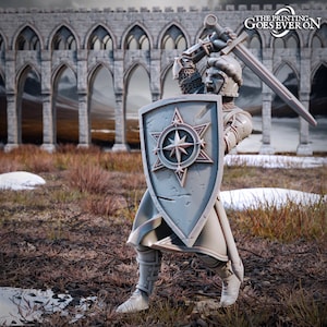 Puede incluir: Figura detallada de un caballero con armadura completa, sosteniendo una espada en alto y un escudo con un diseño de estrella. El caballero está en un campo con una arcada de piedra al fondo. El logotipo de The Printing Goes Ever On es visible.