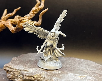 Wereraven, Birdfolk, Aarakocra, Archer, Ranger, Hand Crossbow, Stepping on Log, Hooded Cape, Wings Unfurled - 25/32/75mm Miniature