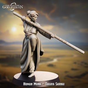 Peut inclure: Une figurine miniature peinte en gris d'un moine humain tenant un bâton. Le moine porte une longue robe et a une expression déterminée sur son visage. La base de la figurine indique "HUMAN MONK - TAKAYA SARNAI".