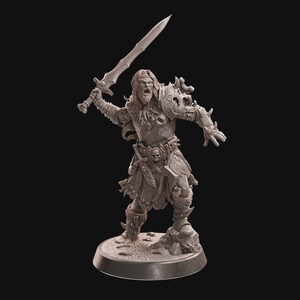 May include: A detailed miniature figurine of a warrior with a sword, wearing a skull-embellished armor and a kilt. The figurine is painted in a gray color and stands on a round base.