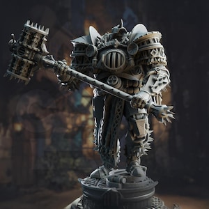 以下が含まれることがあります： 大きなハンマーを持った、装飾的な鎧を着た戦士の精巧な灰色のフィギュア。鎧には複雑な機械的ディテールとスパイクがあります。フィギュアは丸い台座の上に立っており、背景はぼやけています。