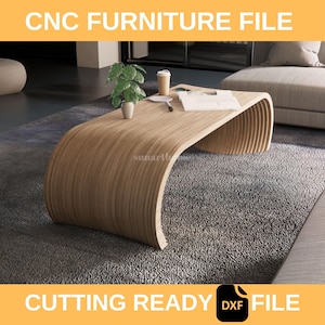 以下が含まれることがあります： 明るい茶色の木材で作られた、モダンで曲線的なコーヒーテーブル。 テーブルはユニークで流れるようなデザインで、灰色のラグの上に置かれています。 テキスト「CNC FURNITURE FILE」と「CUTTING READY」が表示されています。