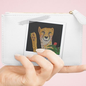 Mini bolso de mano Cheetah Spirit / Bolso de teléfono de piel vegana / Estuche unisex de moda / Cartera de viaje minimalista / Estuche para lápices y monedas / Idea de regalo