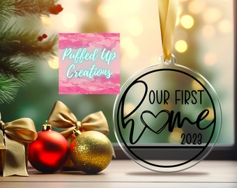 Sticker UVDTF ou ornement fini 2023 Our First Home | Décalcomanie UV DTF pour décoration de Noël | Adhésif permanent prêt à poser | Pas besoin de chaleur