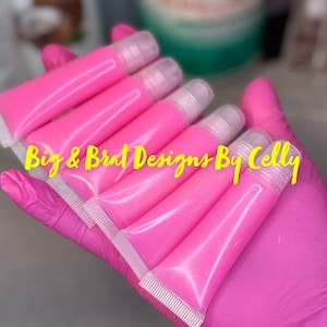 Strawberry banana flavor lip gloss shiney glossy tubes handmade formula gloss moisturizing soft lip oil pink sweet decorated cosmetic produc