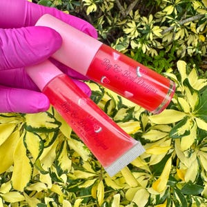 Strawberry watermelon scented lip gloss shiney glossy tubes handmade formula gloss moisturizing soft lip oil sweet smelling beauty products