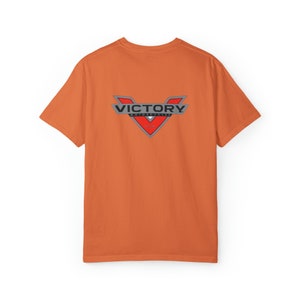 Camiseta unisex teñida en prenda, moto de la victoria, moto, pilotos, bicicleta, casco, regalo imagen 4